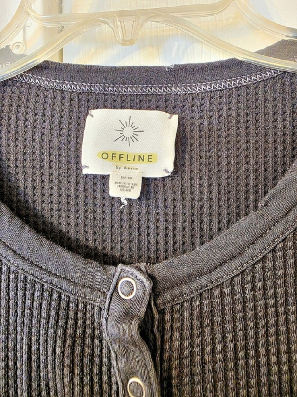 Offline by Aerie Wow! Waffle Henley T-Shirt Black Long Sleeve - S - Picture 2 of 6